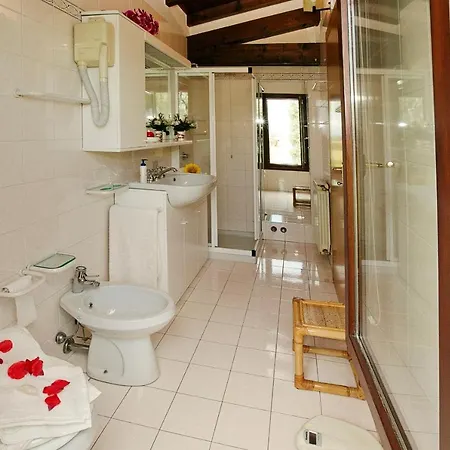 Soiano Sleeps 5 Pool Air Con Villa