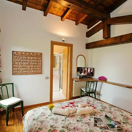 Villa Soiano Sleeps 5 Pool Air Con