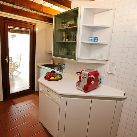 Soiano Sleeps 5 Pool Air Con