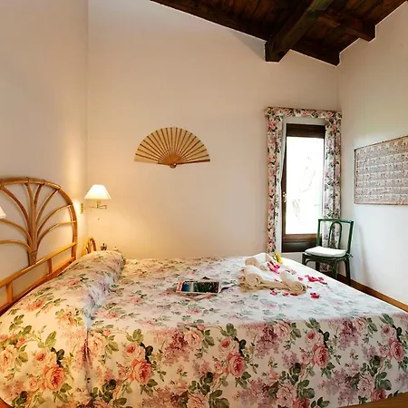 Soiano Sleeps 5 Pool Air Con Villa *
