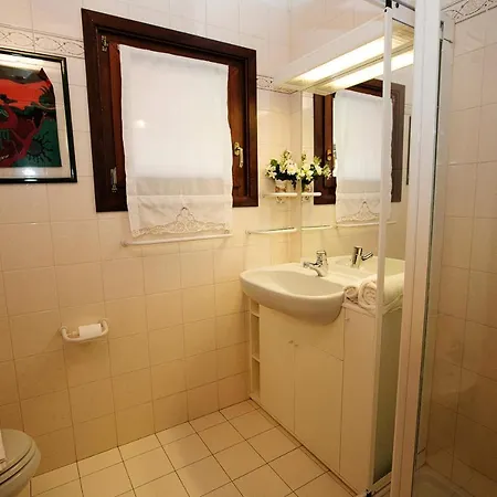 Villa Soiano Sleeps 5 Pool Air Con *